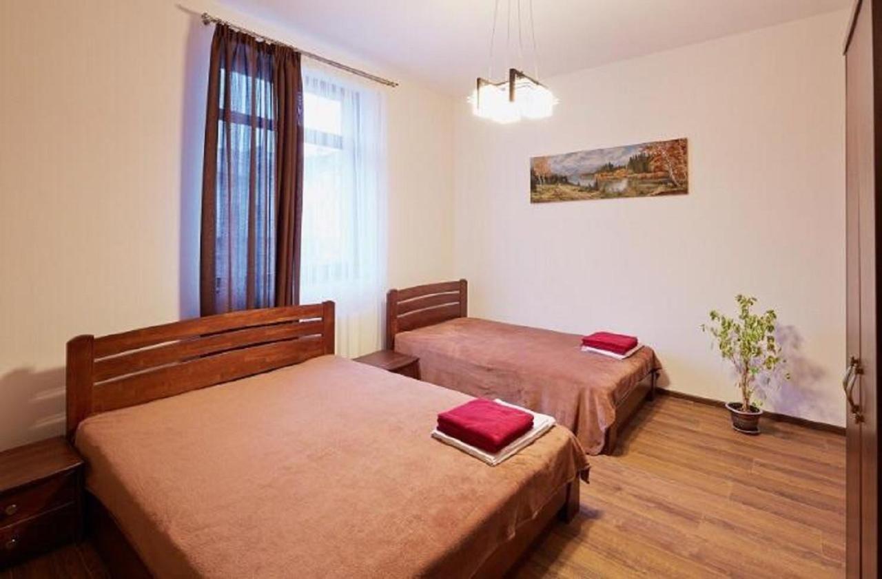 Apartment On Lychakivska Lviv Buitenkant foto
